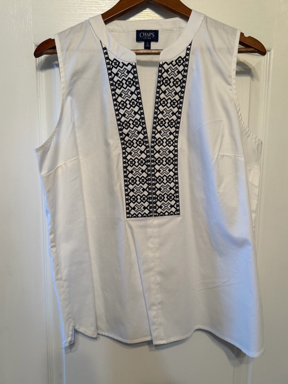 Chaps White Sleeveless Embroidered Split-Neck Tunic